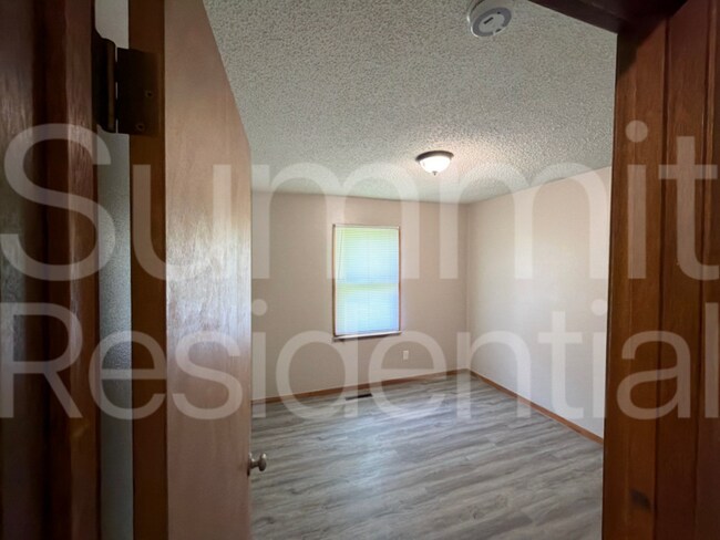 Photo - 2902 1st St