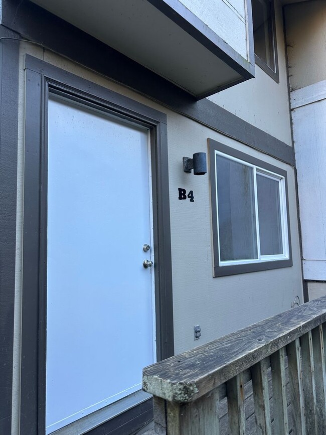 Photo - 1820 Larch Street B4