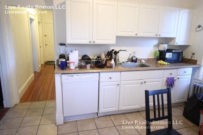 Building Photo - 162 Kelton St Unit #1