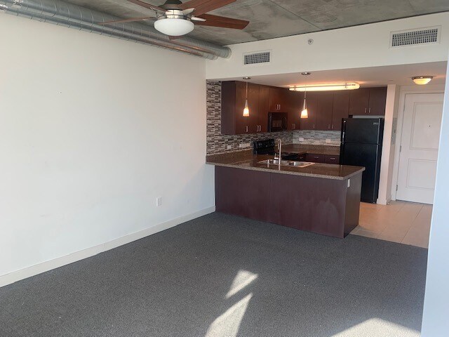 Photo - 1080 Park Blvd