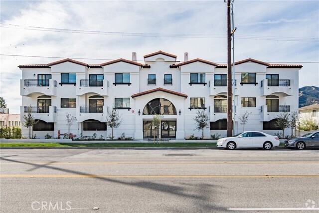 Building Photo - 2340 Montrose Ave Unit 203 Rental