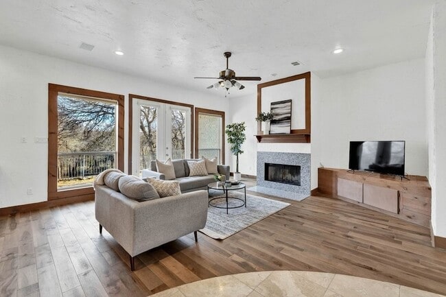 Photo - 324 Rolling Oaks Ridge