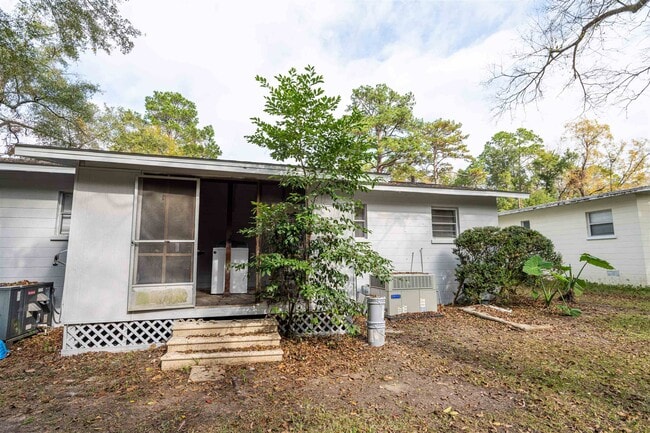 Photo - 1341 Charlotte St