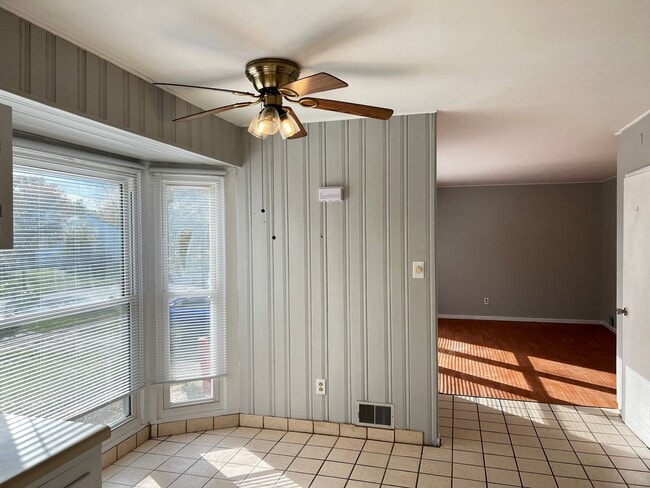 Photo - 3BR 1BA in Shady Lane - Covered Rear Porch and Covered Parking