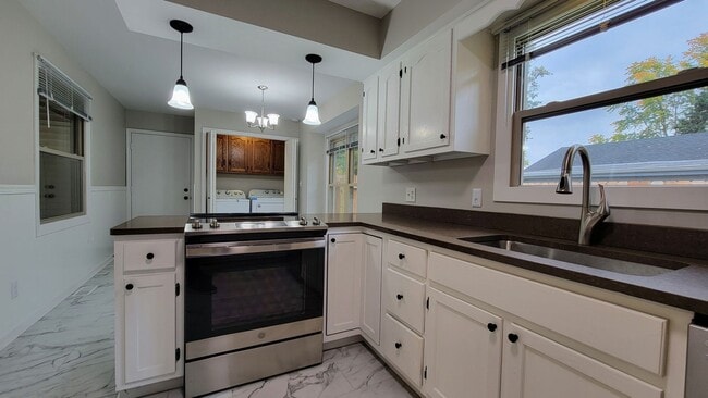 Photo - Beautifully Remodeled Condo in Southwest Champaign Unidad #B