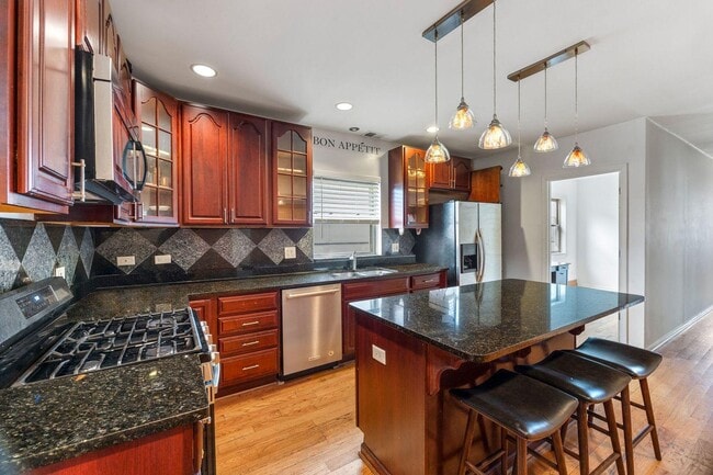 Photo - 1638 W Blackhawk St