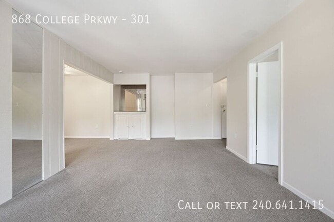 Photo - 868 College Pkwy