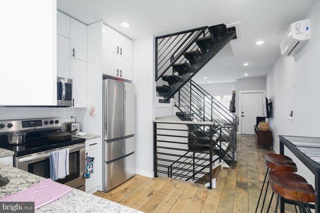 Photo - 1940 N Orianna St