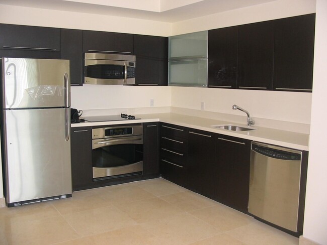 Photo - 90 SW 3rd St Unidad 1511 Rental