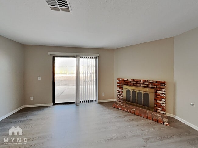 Photo - 261 Queen Marie Ct