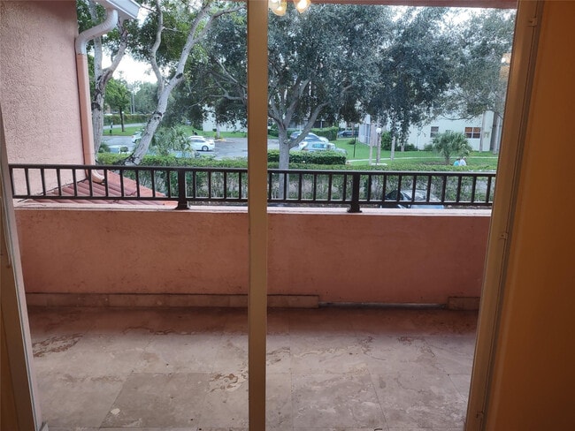 Building Photo - 2404 Belmont Ln Unit 2404