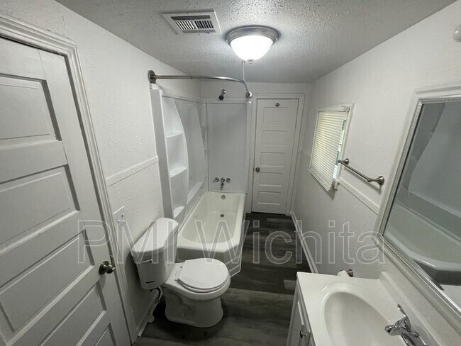 Photo - 2 Bedroom, 1 Bathrooms, newly renovated ho...