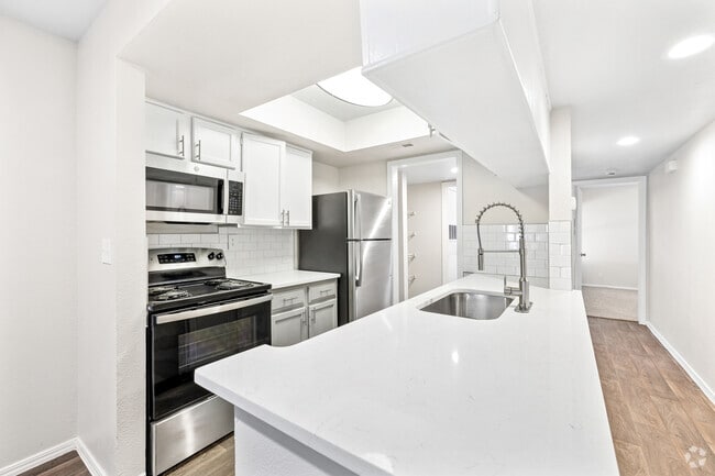 2BR, 2BA -1,000SF - Kitchen