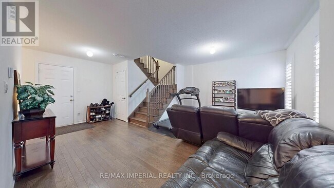 Photo - 7 Cornerside Way