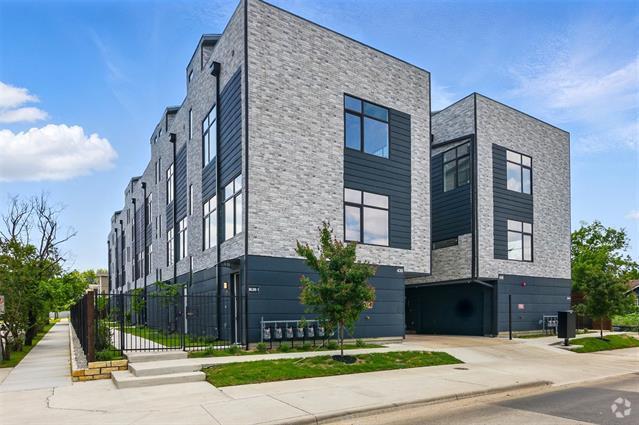 Building Photo - 430 E 8th St Rental