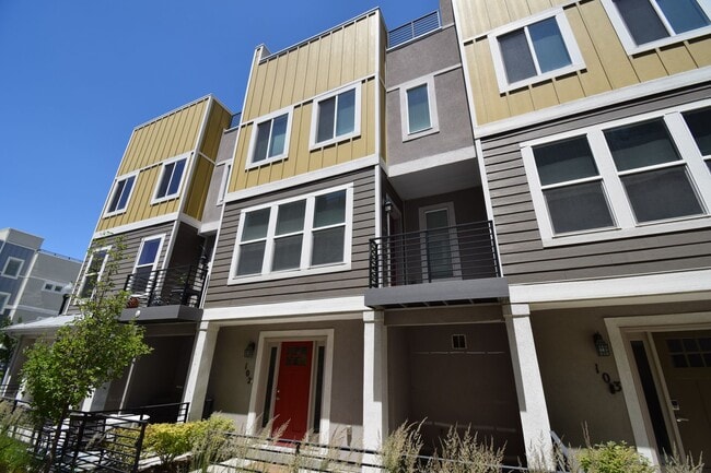 Building Photo - Charming 3 Bed 2.5 Bath Townhome in Murray!!!