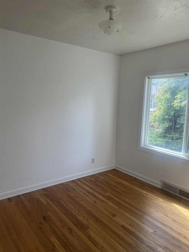 Photo - 760 S Lee Ave Unit 1