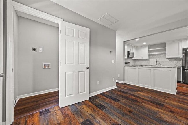 Photo - 53 Lucia Dr SE