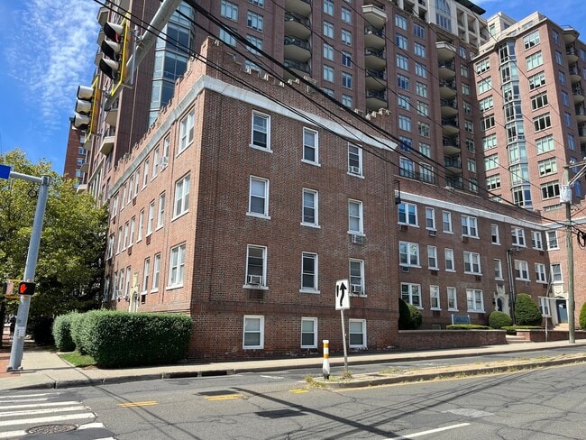 Building Photo - 82 Forest St Unit APT A2