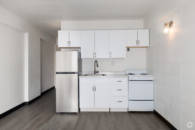 Studio - Kitchen
