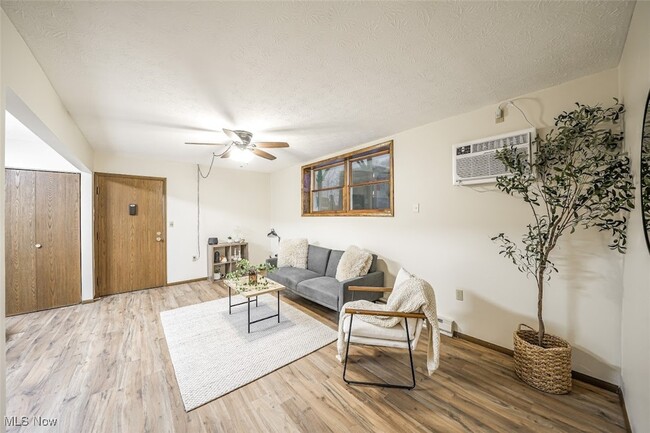 Photo - 8140 Southwood Dr