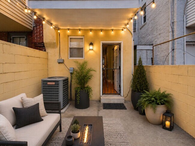 Photo - 2437 S Darien St