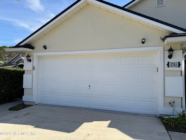 Photo - 1701 Covington Ln