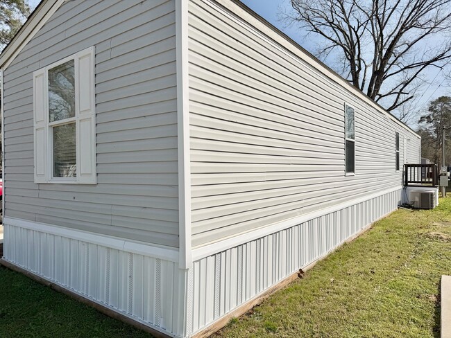 Photo - 130 Janice St