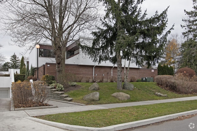 Photo - 390 - 400 Woodsworth Road