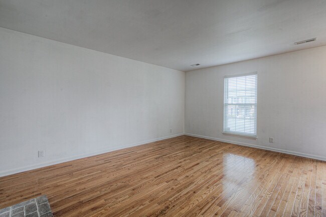 Photo - 5748 Brentwood Trace