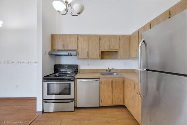 Building Photo - 2 bedroom in North Miami Beach FL 33179 Rental