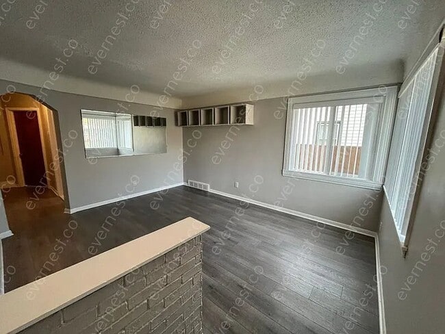 Photo - 14805 Russell Ave