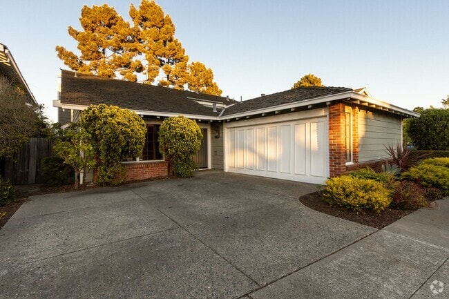 Building Photo - 186 Sea Bridge Rental