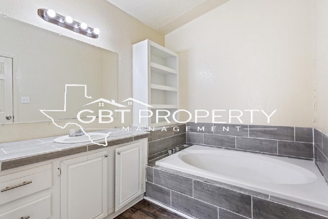 Photo - 715 N Nussbaum St Unit 715