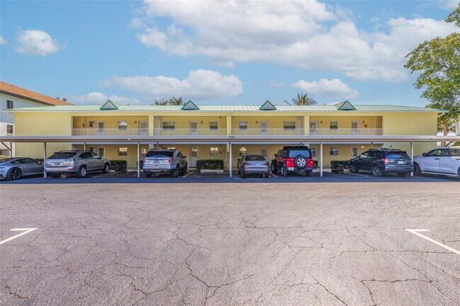 Photo - 12100 Capri Cir S Unidad 105