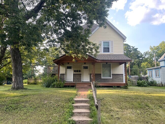 Welcome! - 1721 Taylor Ave W