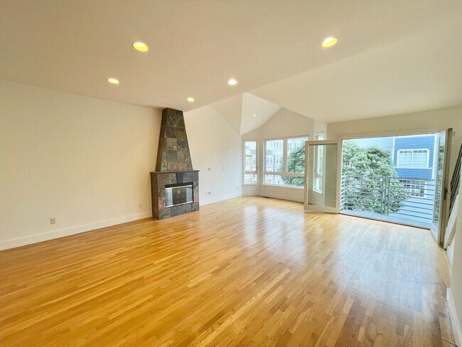 Photo - Prime Noe Valley 3 Level Condo w/2 car Garage, Rooftop Deck - Elizabeth @  San Jose