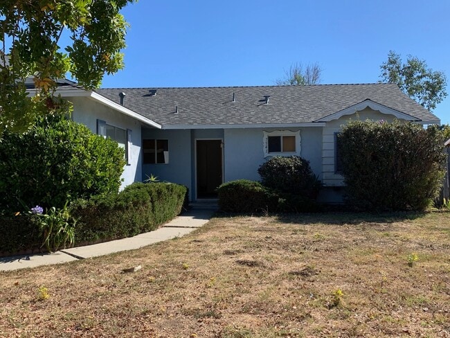 Building Photo - 3 Bedroom Goleta Home