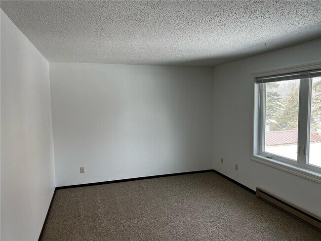 Photo - 300 Highland Ct