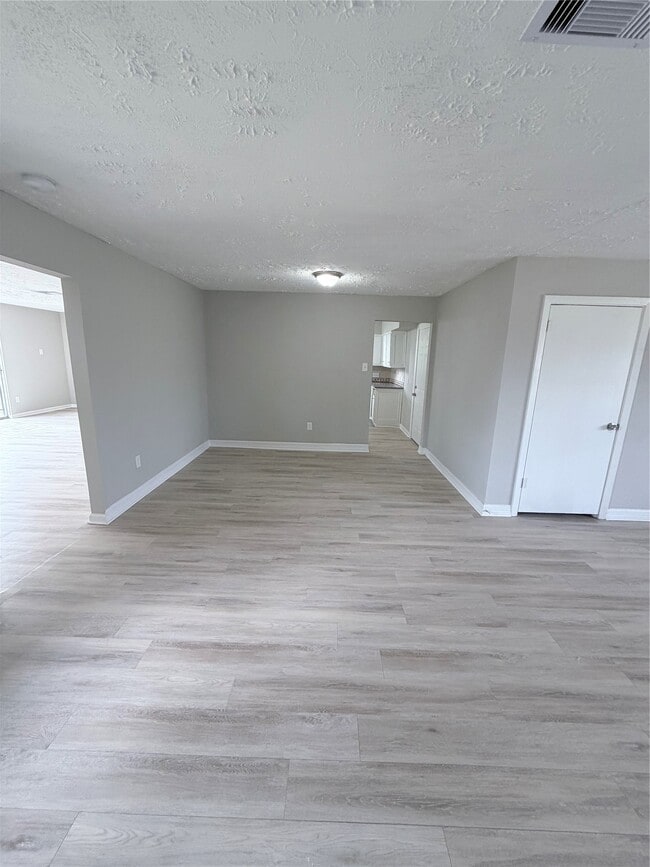 Photo - 5902 Willow Glen Dr