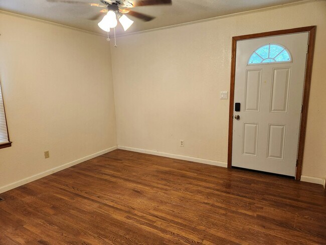 Photo - 389 Collins Rd Unit Studio A (NEW)