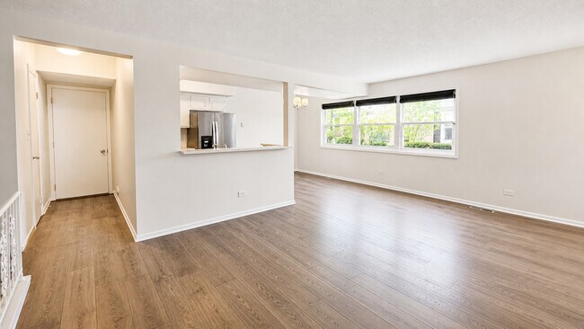 Photo - 1320 W Inverrary Ln