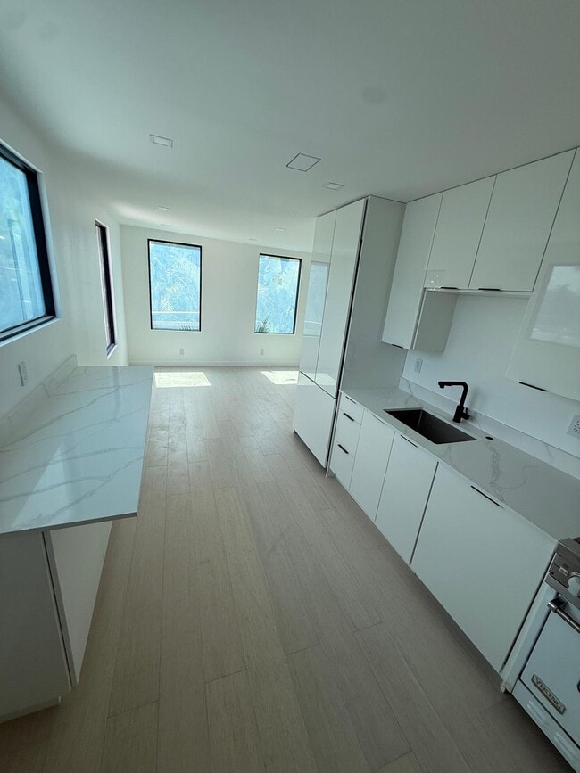Building Photo - 253 9th St Unit B Rental