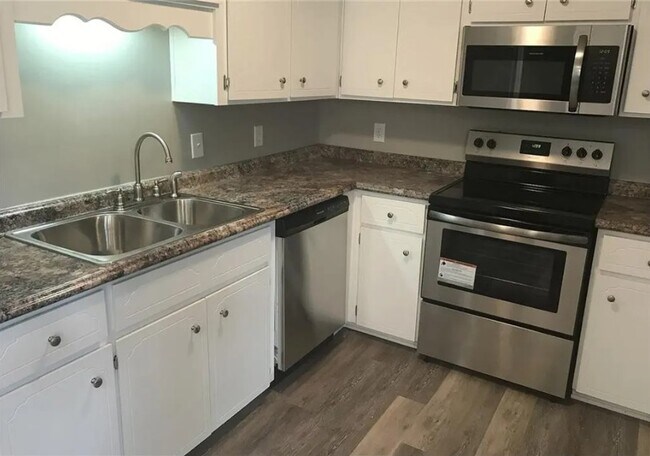 Photo - 102 Adams Ct