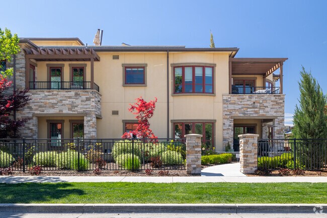 Entrada del edificio - Crescent Rim