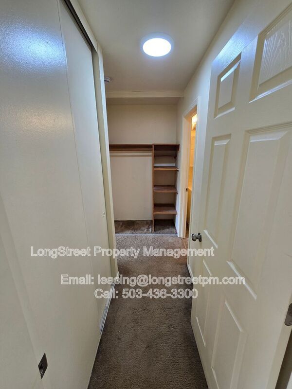 Photo - 915 SW Adams Ave