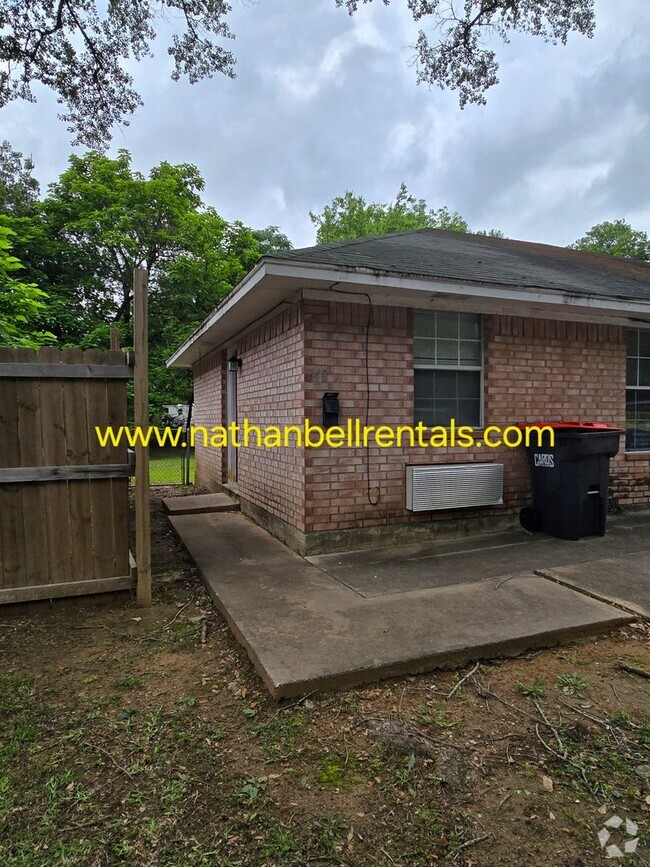 Building Photo - 748 8th St SE Rental