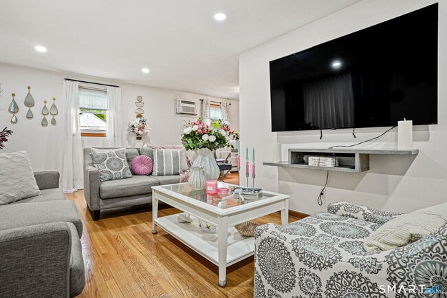 Photo - 7 Newport Dr