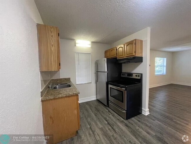 Building Photo - 601 NE 29th Dr Unit 15 Rental