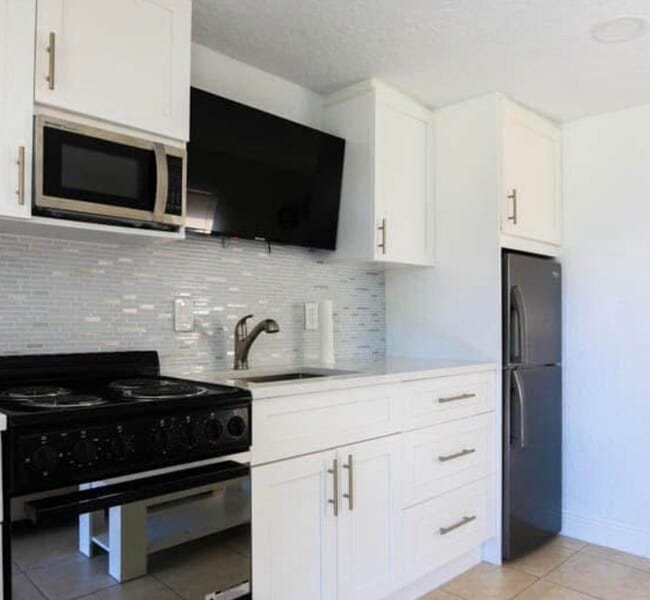 Photo - 701 SE Bahama Ave